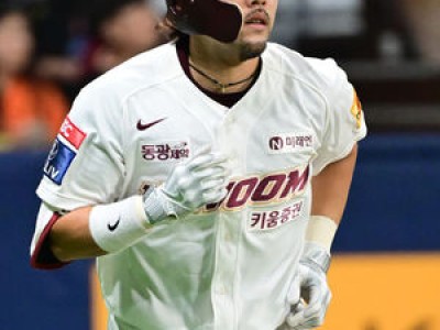 이용규 연봉 삭감 없이 재계약 성공하며 2000안타 도전